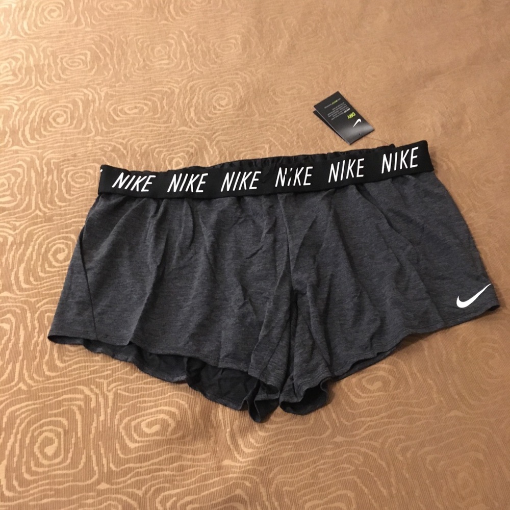 New Nike Ladies 2X Shorts Gray